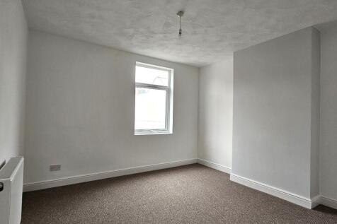 FRONT BEDROOM