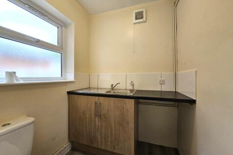 UTILITY/CLOAKROOM
