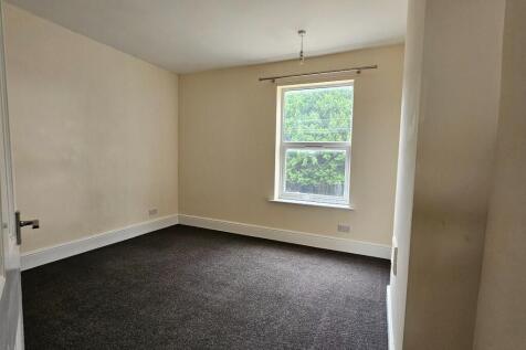 FRONT BEDROOM