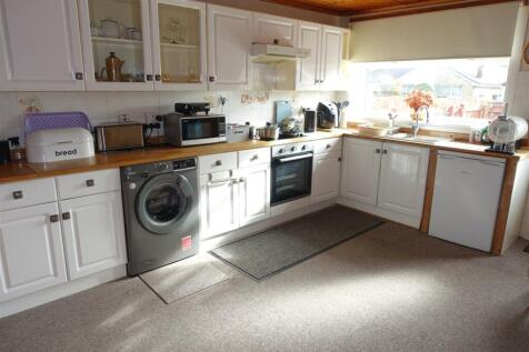 kitchen 2.JPG