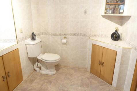 showerroom 2.JPG