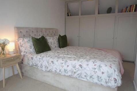BEDROOM.jpg