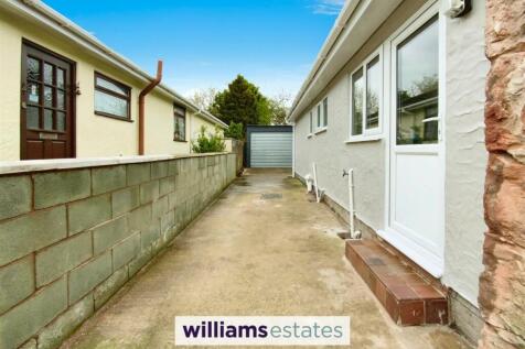 side driveway &amp; garage