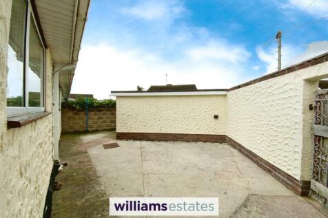 rear enclosed yard