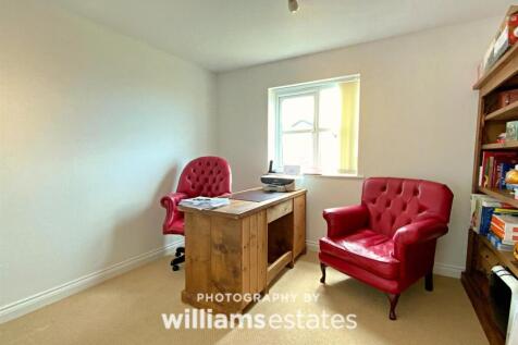 bedroom 3 / home office