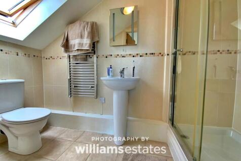 en-suite shower