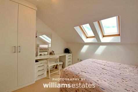 bedroom 2 (1st floor)