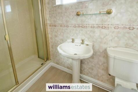 en-suite shower