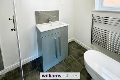 en-suite shower