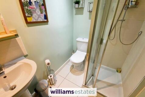 en-suite shower