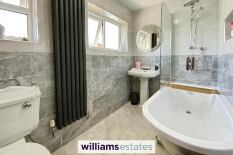 luxury bathroom