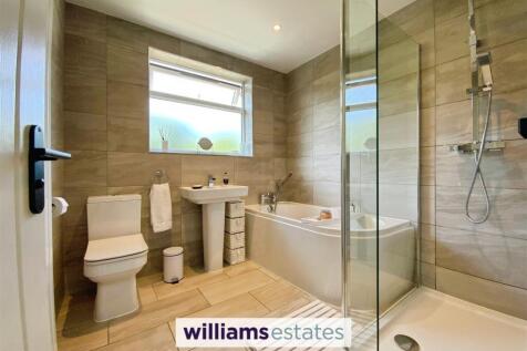 luxury bathroom
