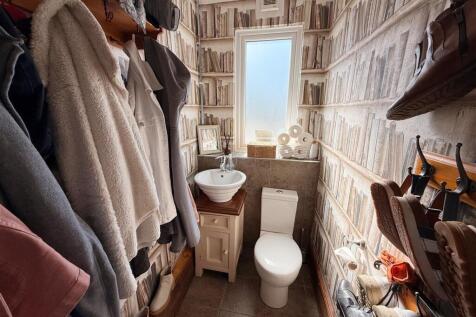 Cloack Room/W.C