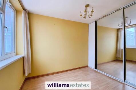 wardrobe / additional room