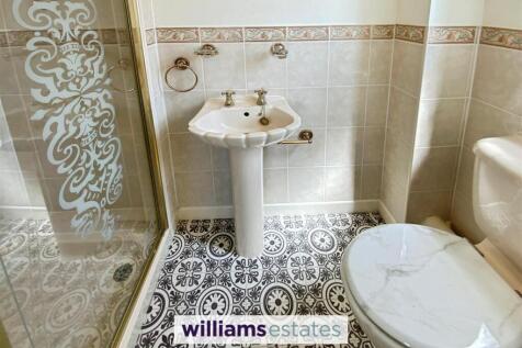 en-suite shower