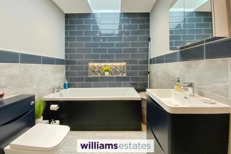 luxury bathroom