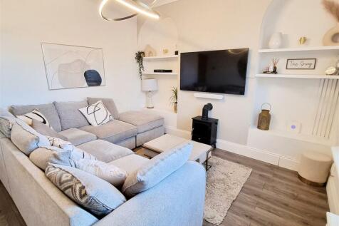 3 Lounge 1.jpg