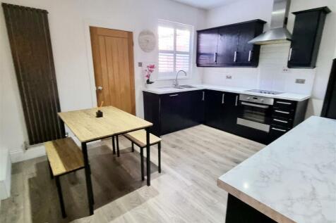 5 Kitchen.jpg