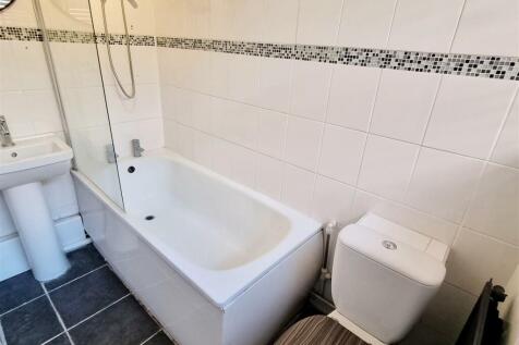 8 Bath.jpg