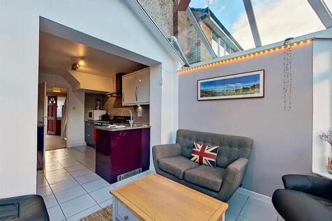04. 19 Heath Croft Road inside-33 (Large).jpg