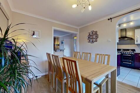 10. 19 Heath Croft Road inside-52 (Large).jpg