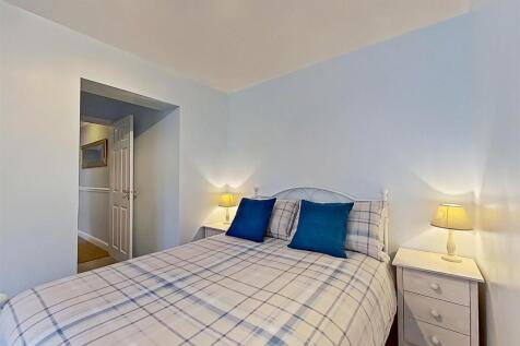 22. 19 Heath Croft Road inside-03 (Large).jpg