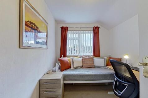 23. 19 Heath Croft Road inside-08 (Large).jpg