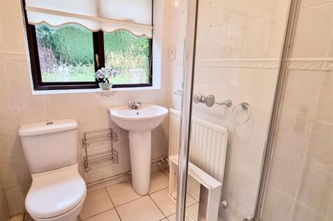 ensuite.jpg