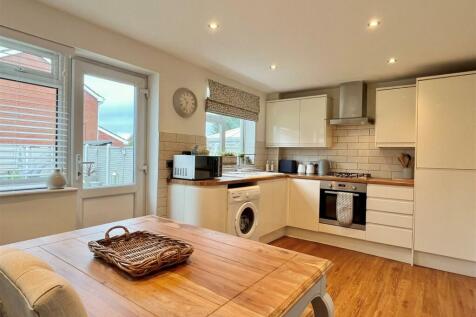 Dining into Kitchen