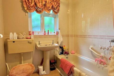 Bathroom.jpg