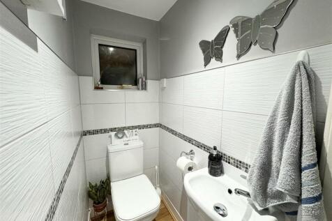 Guest Cloak / WC