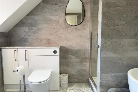 Comp. Bathroom