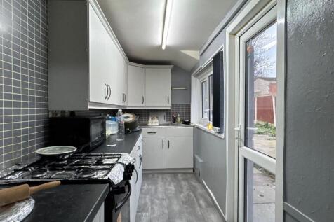 Kitchen 1.jpg