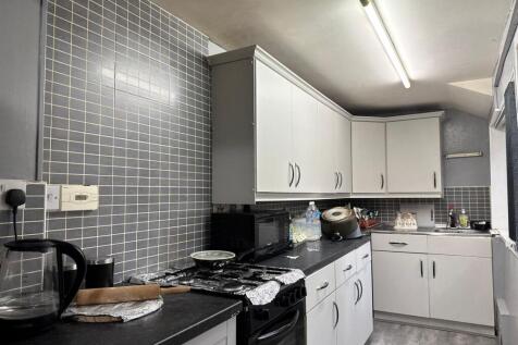 Kitchen 2.jpg