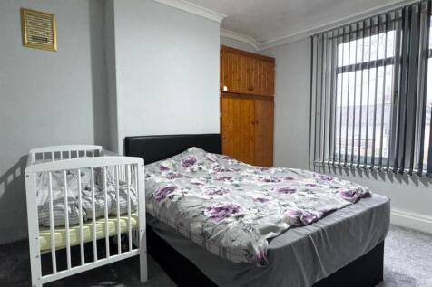 Master bedroom 1.jpg