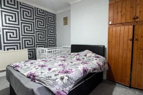 Master bedroom 2.jpg