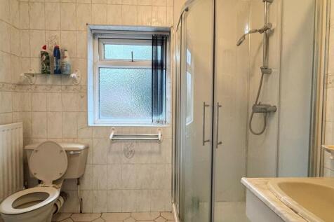 Family shower room.jpg