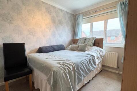 Third bedroom 1.jpg