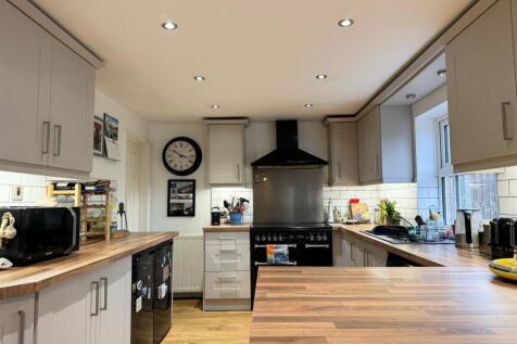Kitchen 2.jpg