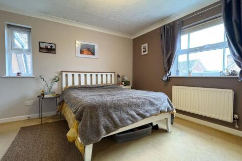 Master bedroom 1.jpg
