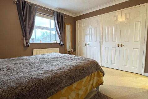 Master bedroom 3.jpg
