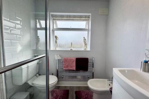 Shower room (1).jpg
