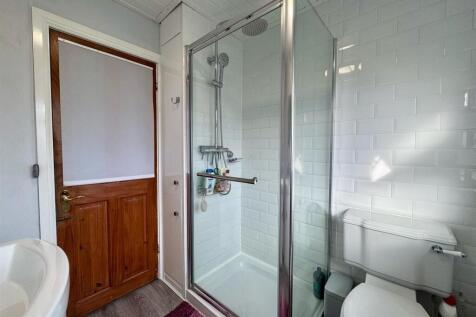 Shower room (2).jpg