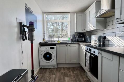 Kitchen 2.jpg