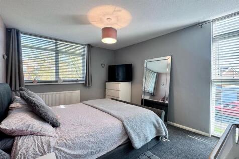 Bedroom 1 (1).jpg