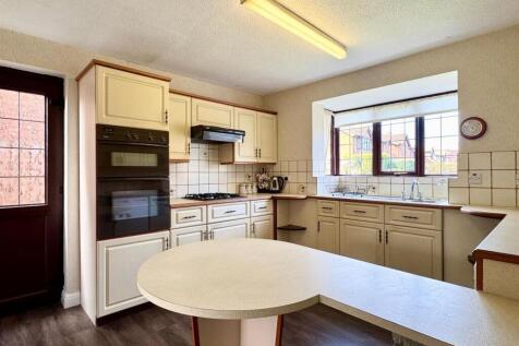 Kitchen 1.jpg