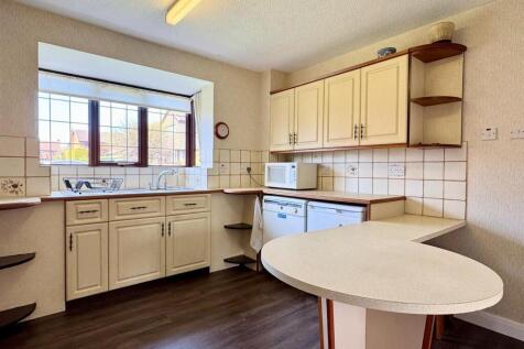 Kitchen 2.jpg