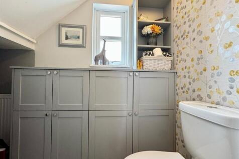 Guest Cloak / WC