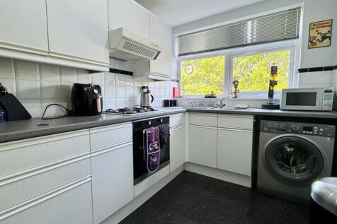 Kitchen 2.jpg