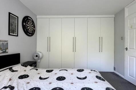 Bed 1.jpg